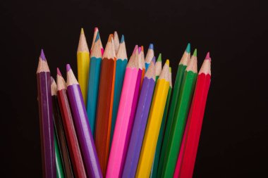 Ahşap renkli kalemler