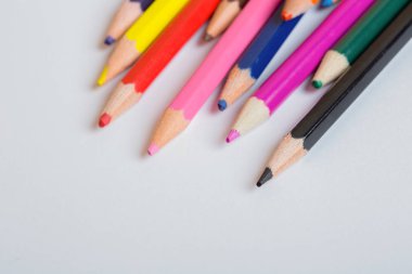 renkli ahşap kalemler