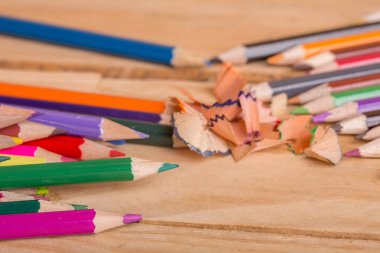 Ahşap renkli kalemler