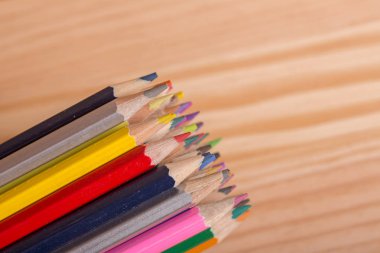 Ahşap renkli kalemler