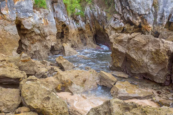 Playa gulpiyuri — Foto de Stock