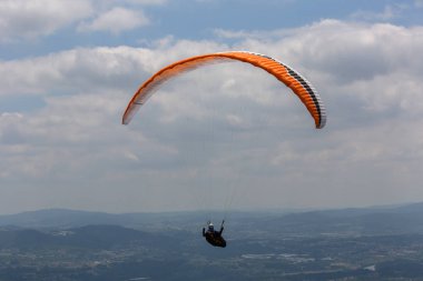 Portekiz 'in kuzeyinde, paragliding Aboua Kupası