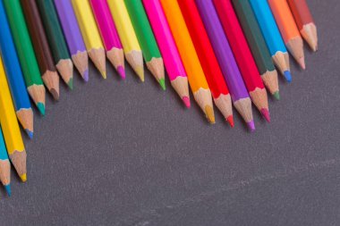 Ahşap renkli kalemler