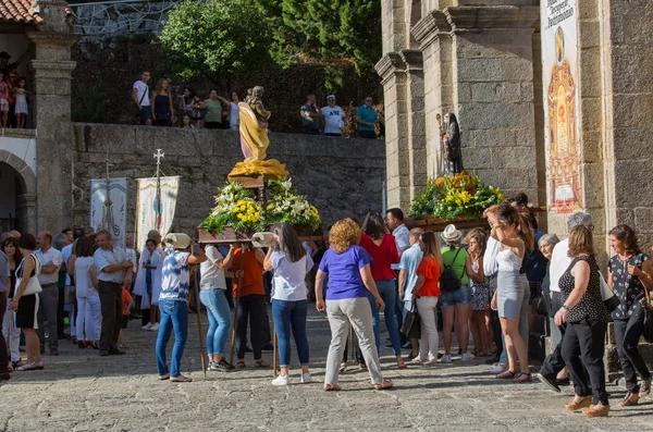 Procesión religiosa tradicional de Senhora da Abadia — Foto de Stock