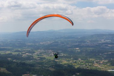 Portekiz 'in kuzeyinde, paragliding Aboua Kupası