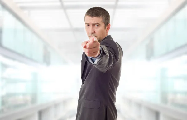 Hombre de negocios señalando — Foto de Stock