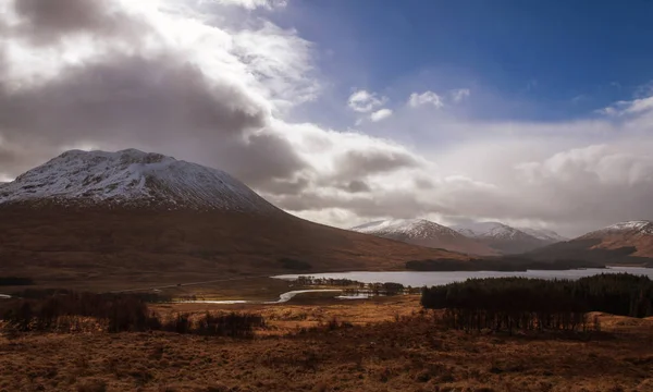 Montañas en las tierras altas escocesas —  Fotos de Stock