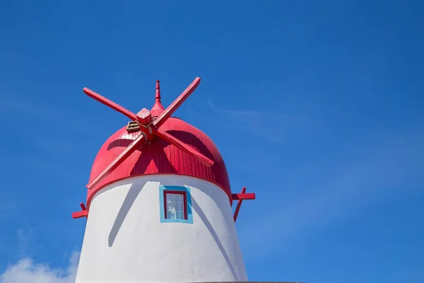 Moinho de vento na ilha Graciosa — Fotografia de Stock