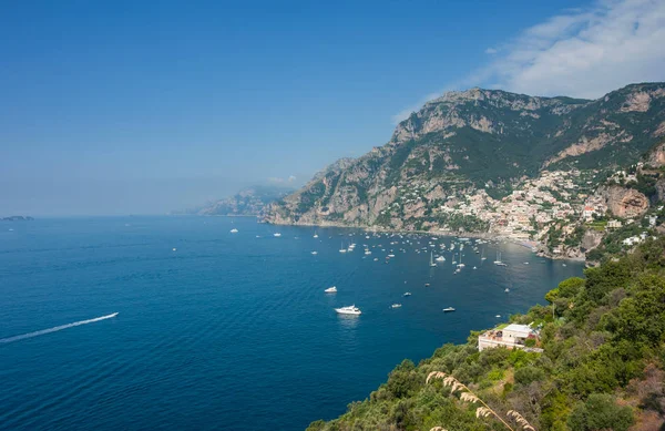 Ciudades costeras en Capri — Foto de Stock