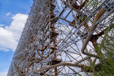 Eski askeri Duga radar