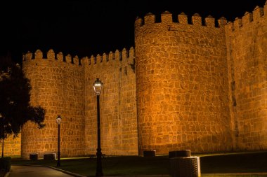 Gece Avila, Ispanya