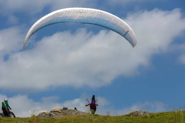 Paragliding — Stockfoto