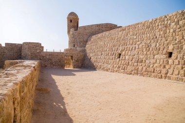 Manama 'daki eski Arad Kalesi, Muharraq, Bahreyn.