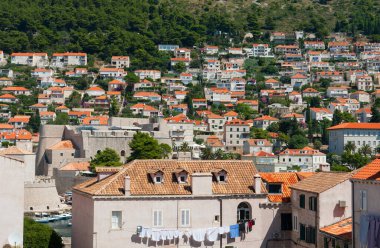 Hırvatistan 'ın Dubrovnik kentindeki eski kilise ve tarihi binalara