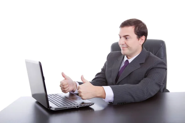 仕事をしているビジネスマンはノートパソコンで白に隔離され — ストック写真