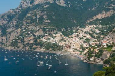 Capri, İtalya 'daki sahil kasabaları. Positano ve Amalfi Sahili