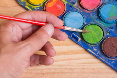 Boyalı el, detaylar.