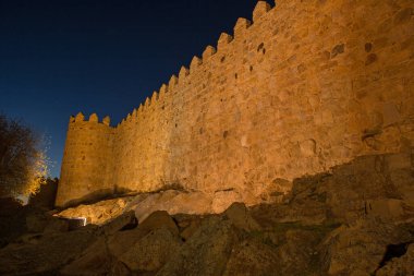 Geceleri Avila duvarları, Kastilya ve Leon, İspanya