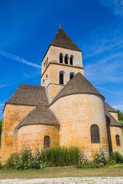 ロマネスク様式の教会 13世紀 フランス ドルドーニュのサン レオン シュル ヴェゼールにある歴史的建造物に分類される — ストック写真