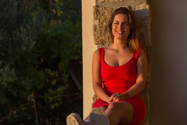 Portrait Une Jeune Femme Heureuse Plein Air — Photo