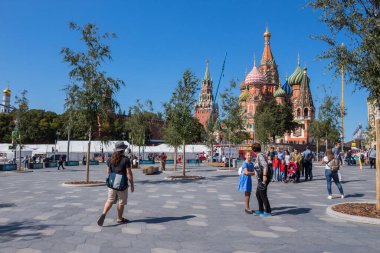 Moskova, Rusya 'daki Kızıl Meydan' daki Aziz Basil Katedrali. St. Basil tapınağı Moskova 'nın en önemli turistik merkezlerinden biridir.