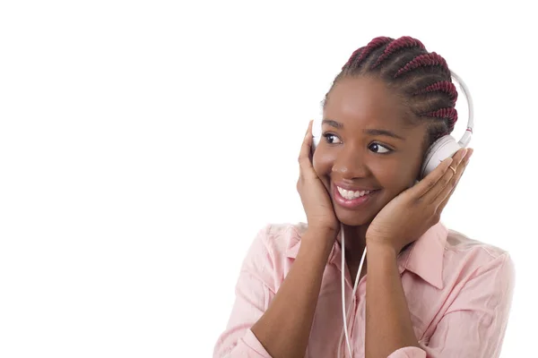 Όμορφη Νεαρή Αφρο Γυναίκα Ακούγοντας Μουσική Απομονωμένη — Φωτογραφία Αρχείου