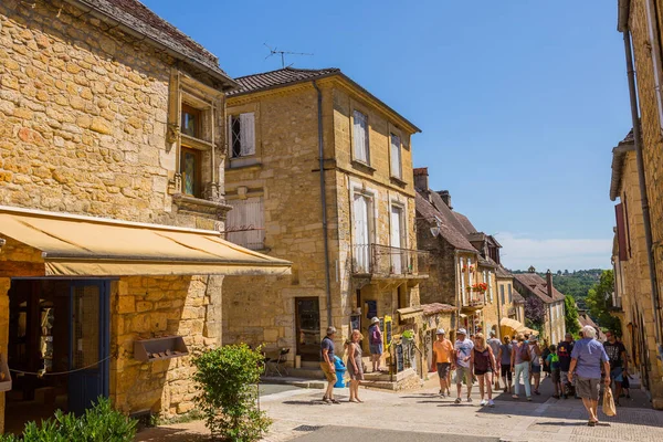 Domme Frankreich Touristen Besuchen Die Mittelalterliche Stadt Domme Der Dordogne — Stockfoto