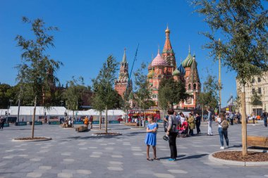 Moskova, Rusya 'daki Kızıl Meydan' daki Aziz Basil Katedrali. St. Basil tapınağı Moskova 'nın en önemli turistik merkezlerinden biridir.