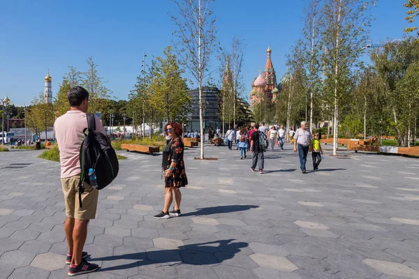 Moskova, Rusya 'daki Kızıl Meydan' daki Aziz Basil Katedrali. St. Basil tapınağı Moskova 'nın en önemli turistik merkezlerinden biridir.