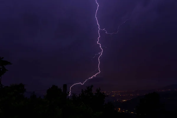 Blitze Während Eines Abendlichen Gewitters Über Dem Geres Nationalpark Amares — Stockfoto