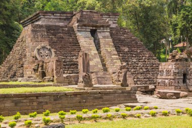 Java adasındaki Sukuh tapınağı. Endonezya