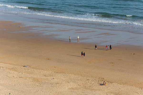 Praia Rocha Portugal 마오의 해변에 사람들 관광지 알가르베의 일부이다 — 스톡 사진