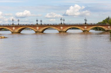 Ünlü köprü Pont de Pierre, Bordeaux, Aquitaine, Fransa