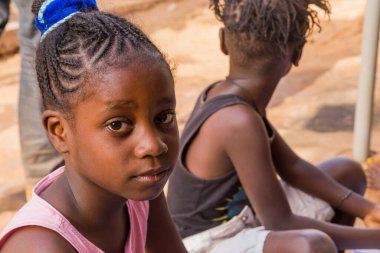 Bissau, Gine-Bissau 'da genç Afrikalı kız portresi