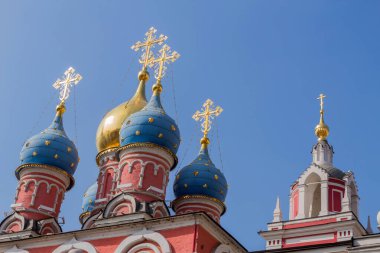 Moskova 'nın merkezindeki Varvarka caddesindeki Pskov Dağı' nda Aziz George Kilisesi (Kutsal Bakirenin Korunması)