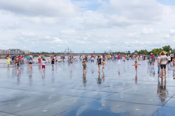 Знамените Водне Дзеркало Бордо Повне Людей — стокове фото