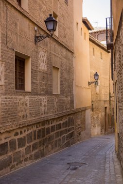 İspanya Kastilya La Mancha 'da Toledo dar caddesi