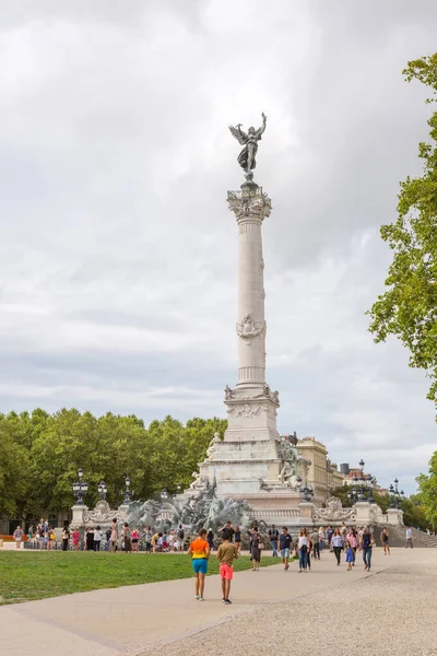 法国波尔多 昆肯塞斯西班牙广场 Esplanade Des Quinconces 波尔多吉伦特纪念碑的封地 — 图库照片
