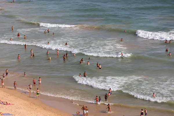 Albufeira Portogallo Persone Sulla Famosa Spiaggia Olhos Agua Albufeira Questa — Foto Stock