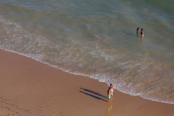 Albufeira Portugal Emberek Híres Strand Praia Felesia Albufeira Strand Része — Stock Fotó