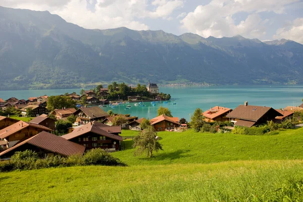 Jungfrau地区的高山湖Brienz 从瑞士Iseltwald看 — 图库照片