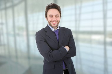 Ofisteki mutlu iş adamı portresi.