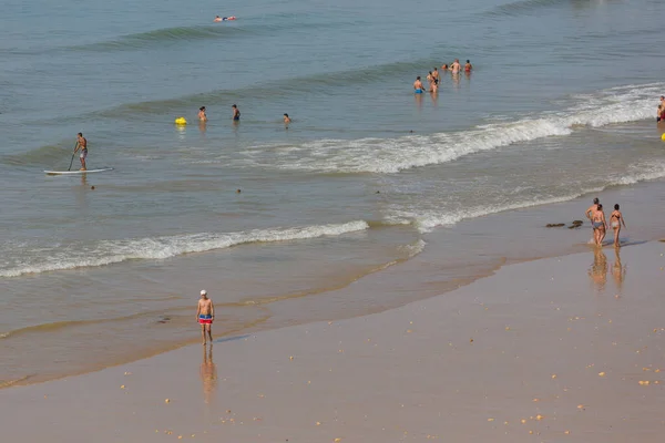 Albufeira Portugal Pessoas Famosa Praia Olhos Água Albufeira Esta Praia — Fotografia de Stock