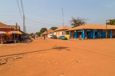 Bissau, Gine-Bissau Cumhuriyeti: Bissau şehrinde sokaktaki insanların olduğu sokak manzarası, Gine Bissau