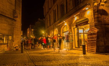 Sarlat-la-Caneda, Fransa: Sarlat la Caneda 'da gece güzel bir ortaçağ kasabası ve Dordogne Perigord' a yapılan ziyaretin önemli noktalarından biri