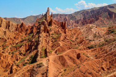 Kırgızistan 'da yedi boğa ve kırık kalp, Kırgızistan' da Jeti Oğuz kanyonu, Issyk-Kul bölgesi, Orta Asya