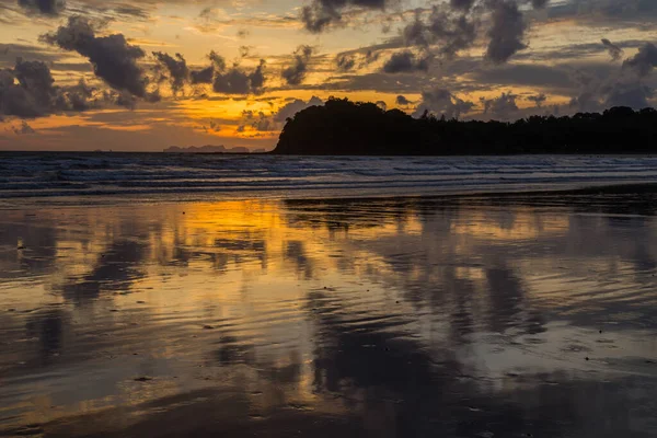Fantastisk Solnedgång Den Orörda Stranden Dawei Halvön Myanmar — Stockfoto