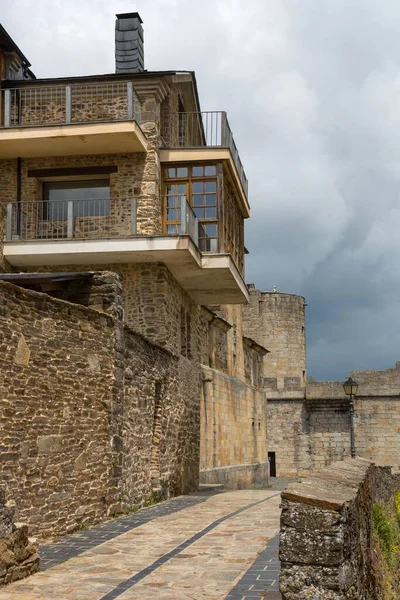 プエブラ サナブリアに古い城と家 カスティーリャ レオン州 スペイン — ストック写真