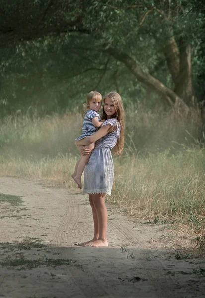 Older Sister Holds Little Sister Her Arms — Stock Photo, Image