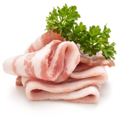  Beyaz arka plan üzerinde cu izole dilimlenmiş domuz pastırması ve maydanoz yaprakları